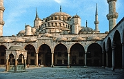 Innenhof der Sultanahmet Moschee